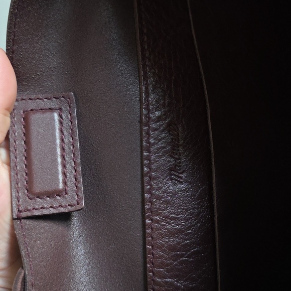 Madewell The Essential Bucket Tote In Chocolate Raisin - Picture 9 of 9